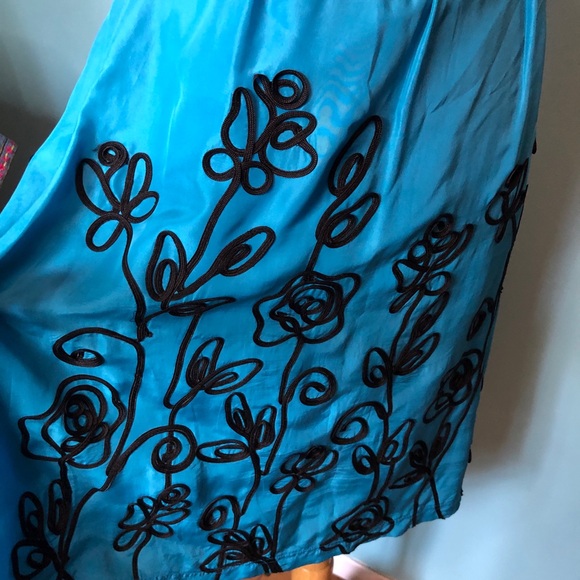 WD-NY silk skirt. Size 4 fixer upper. - Picture 7 of 13